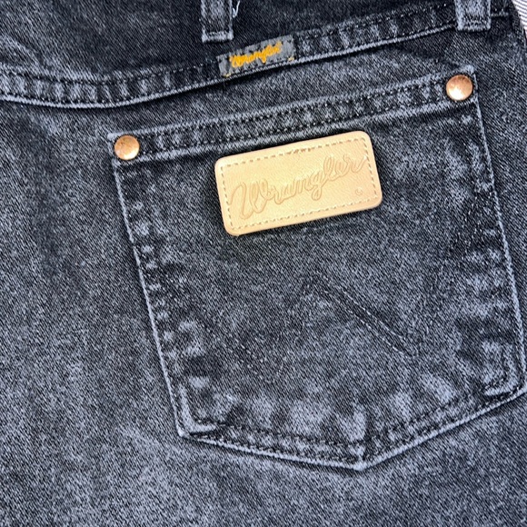 Wrangler Distressed Black jeans - Picture 3 of 4